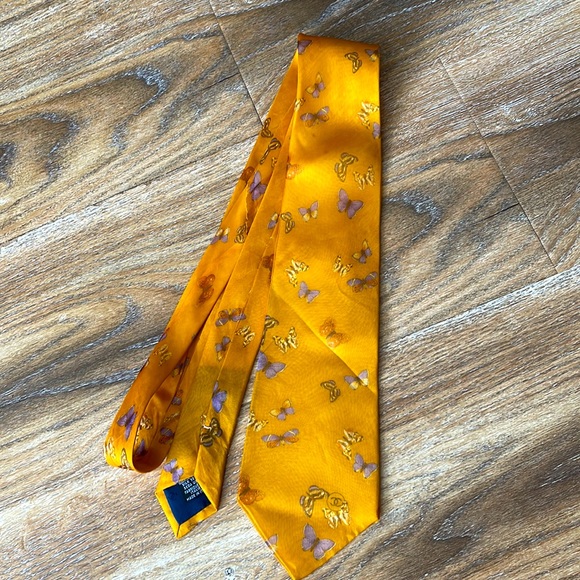 CHANEL Vintage Butterly Print 100% Silk Tie - Picture 1 of 11
